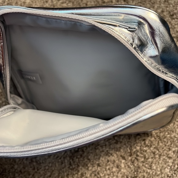 Silver Clinique Make Up Pouch - Picture 2 of 8